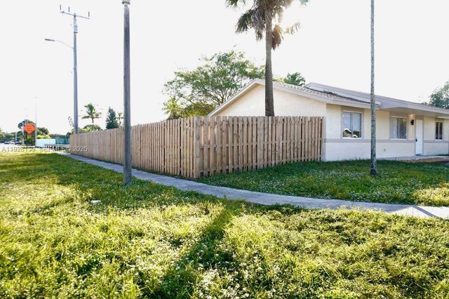 7800 SW 8th Ct, North Lauderdale, FL 33068