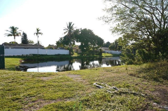 7800 SW 8th Ct, North Lauderdale, FL 33068