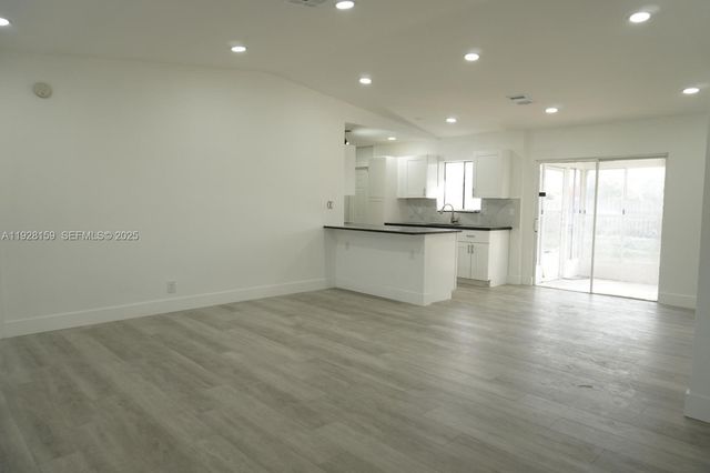 7800 SW 8th Ct, North Lauderdale, FL 33068