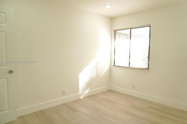 7800 SW 8th Ct, North Lauderdale, FL 33068