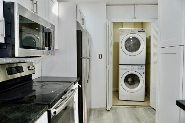 7800 SW 8th Ct, North Lauderdale, FL 33068