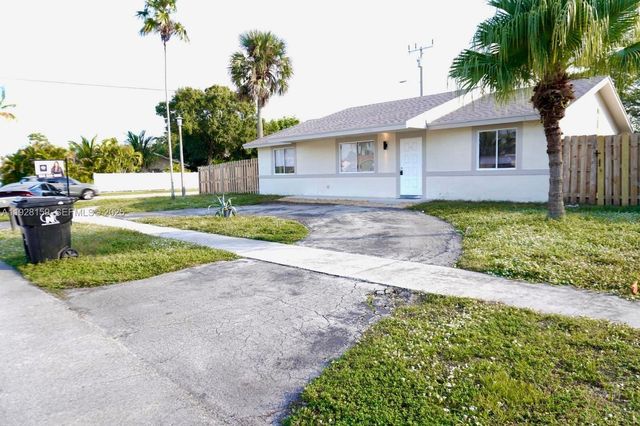 7800 SW 8th Ct, North Lauderdale, FL 33068