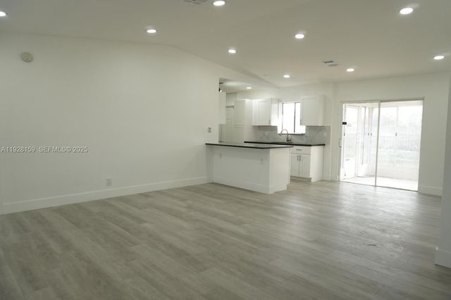 7800 SW 8th Ct, North Lauderdale, FL 33068