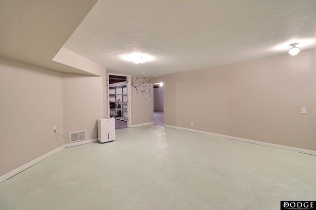 2410 E 1st Street, Fremont, NE 68025