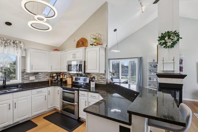 810 N Parkview Street, Cottage Grove, WI 53527