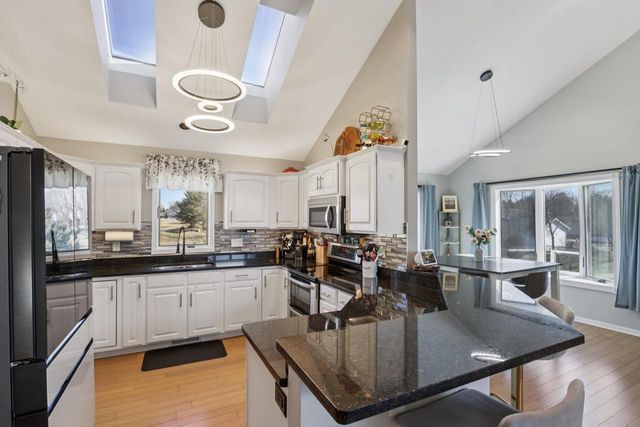 810 N Parkview Street, Cottage Grove, WI 53527