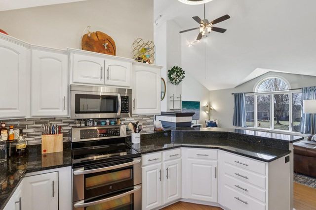 810 N Parkview Street, Cottage Grove, WI 53527