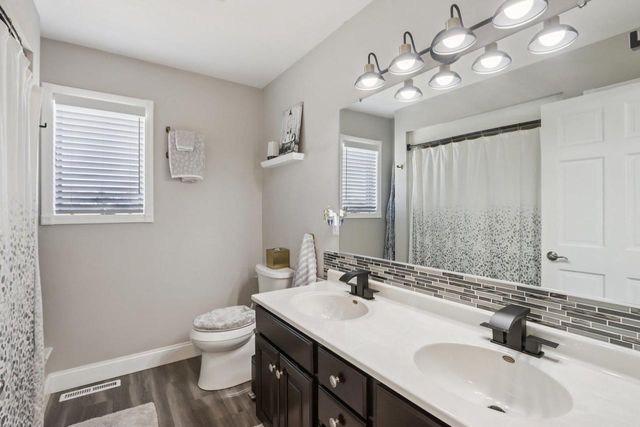 810 N Parkview Street, Cottage Grove, WI 53527