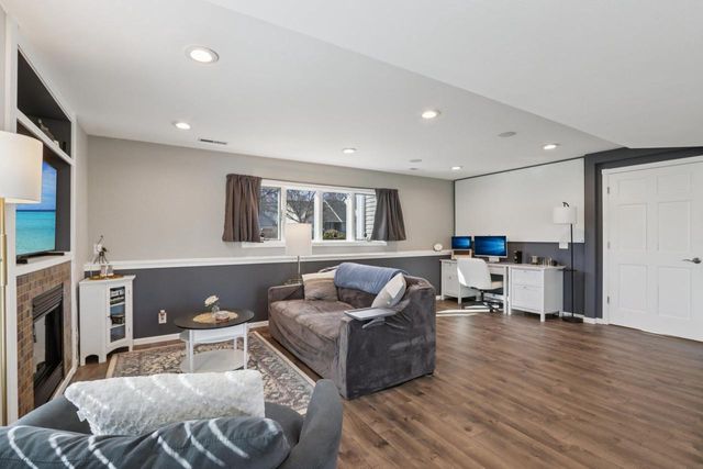 810 N Parkview Street, Cottage Grove, WI 53527