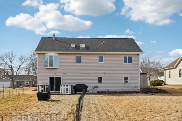 810 N Parkview Street, Cottage Grove, WI 53527