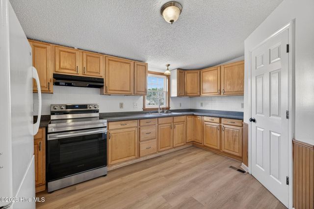 121 Woodcroft Lane, Rocky Point, NC 28457