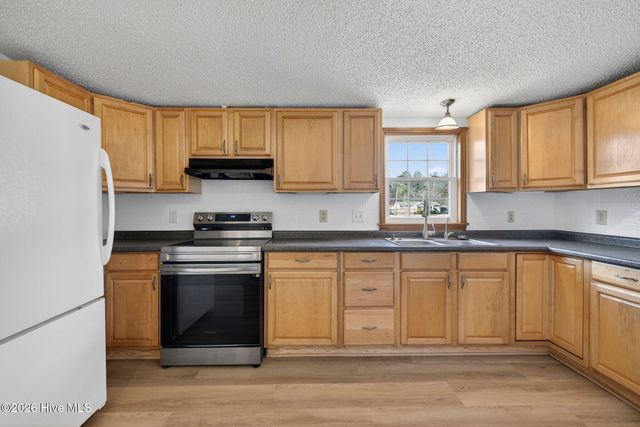 121 Woodcroft Lane, Rocky Point, NC 28457