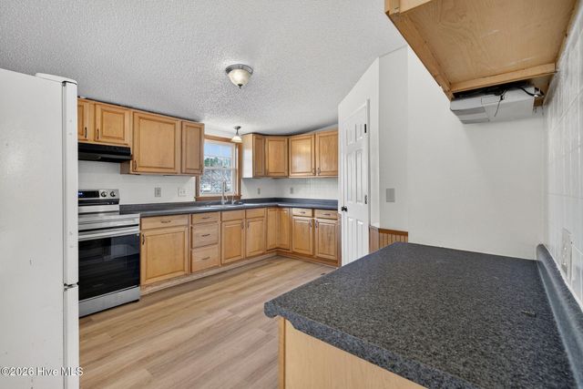 121 Woodcroft Lane, Rocky Point, NC 28457