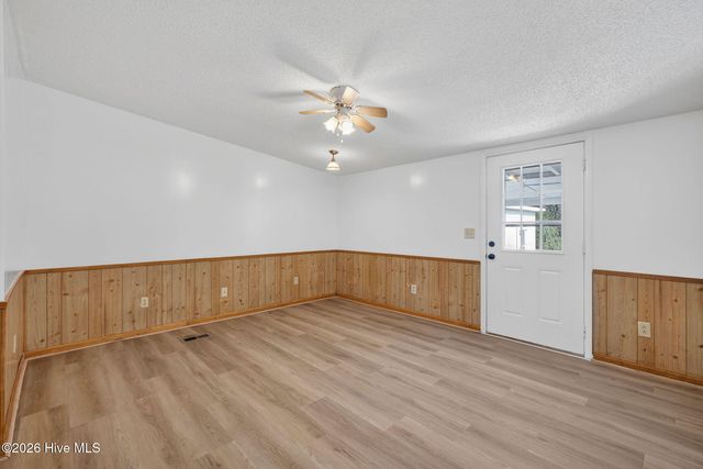 121 Woodcroft Lane, Rocky Point, NC 28457