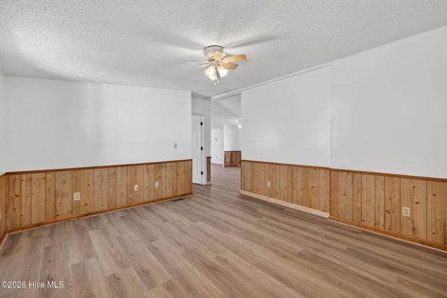 121 Woodcroft Lane, Rocky Point, NC 28457