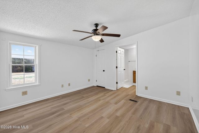 121 Woodcroft Lane, Rocky Point, NC 28457