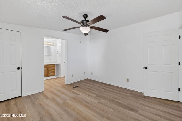 121 Woodcroft Lane, Rocky Point, NC 28457