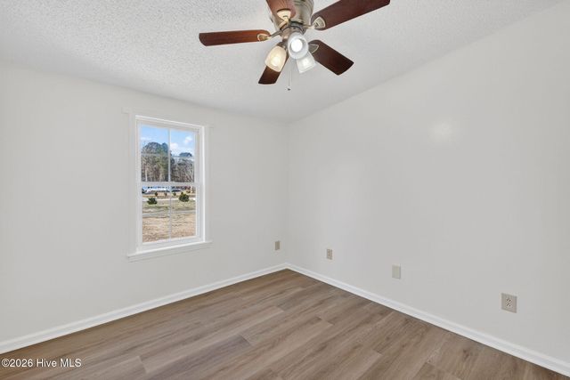 121 Woodcroft Lane, Rocky Point, NC 28457