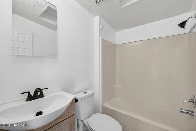 121 Woodcroft Lane, Rocky Point, NC 28457