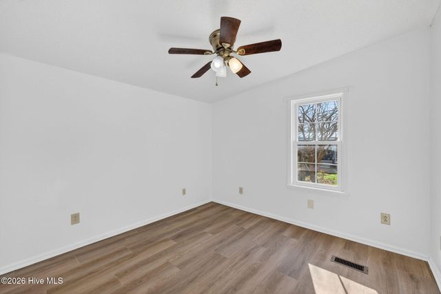 121 Woodcroft Lane, Rocky Point, NC 28457