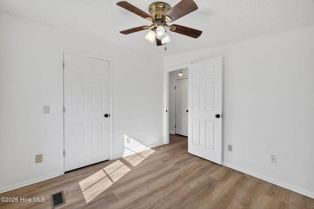 121 Woodcroft Lane, Rocky Point, NC 28457