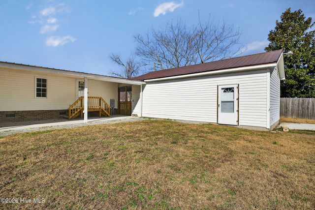 121 Woodcroft Lane, Rocky Point, NC 28457