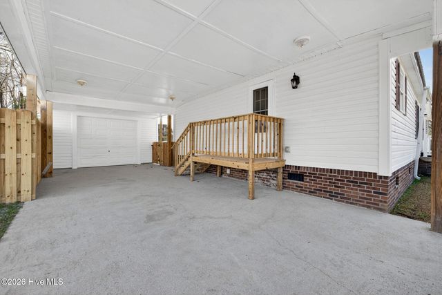 121 Woodcroft Lane, Rocky Point, NC 28457