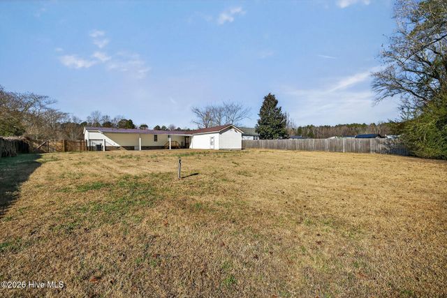 121 Woodcroft Lane, Rocky Point, NC 28457