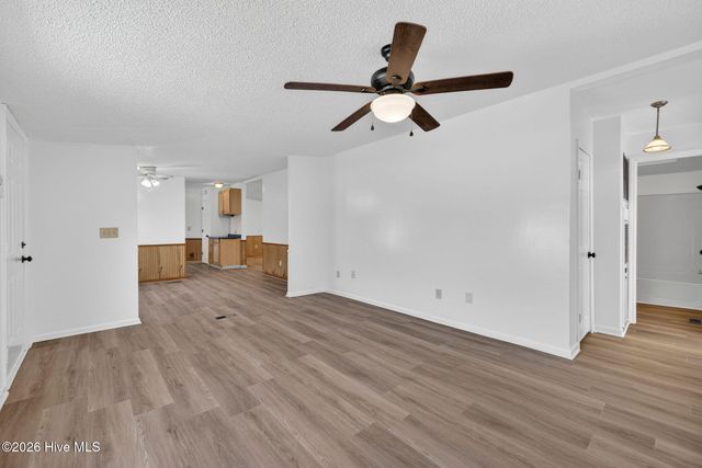 121 Woodcroft Lane, Rocky Point, NC 28457