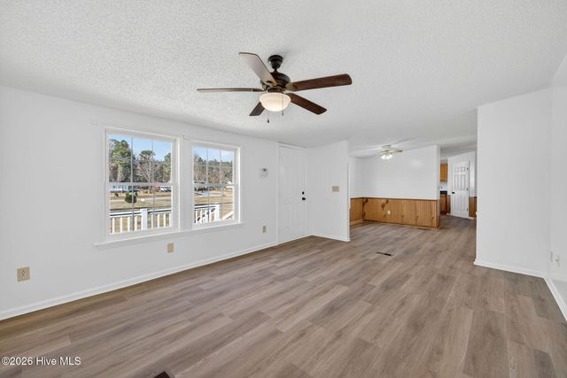 121 Woodcroft Lane, Rocky Point, NC 28457