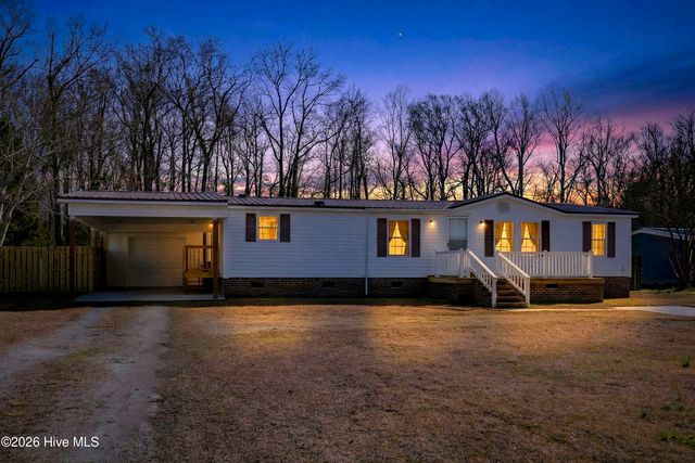 121 Woodcroft Lane, Rocky Point, NC 28457