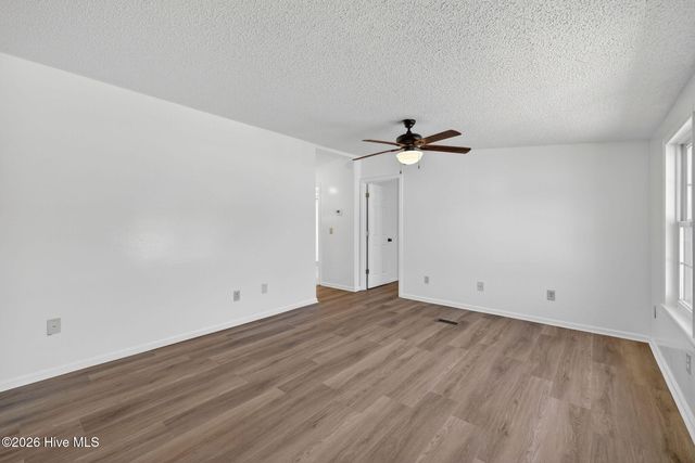 121 Woodcroft Lane, Rocky Point, NC 28457