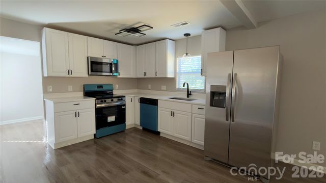 15 Groves Street, Cramerton, NC 28032