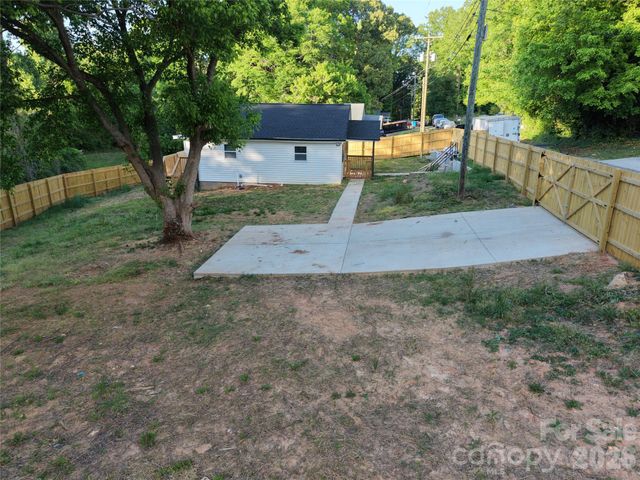 15 Groves Street, Cramerton, NC 28032