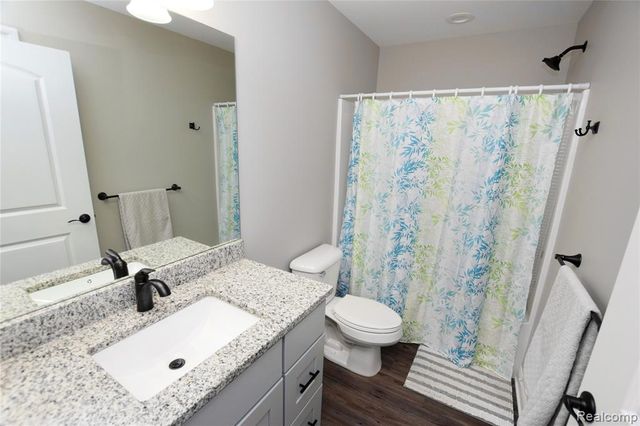 899 Watercress Lane, Fenton, MI 48430