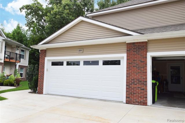 899 Watercress Lane, Fenton, MI 48430