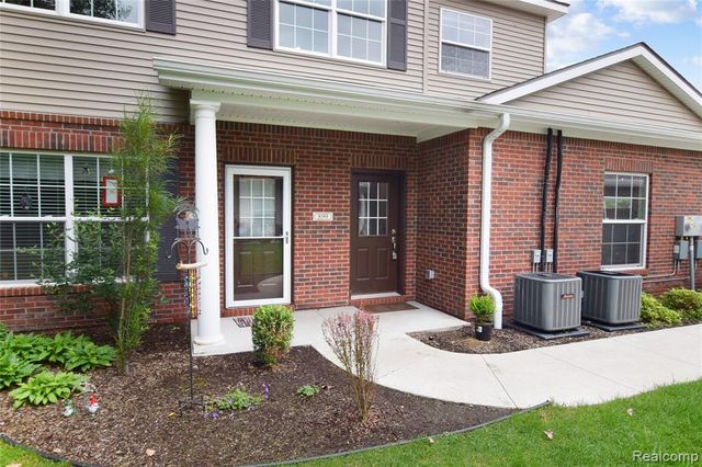 899 Watercress Lane, Fenton, MI 48430