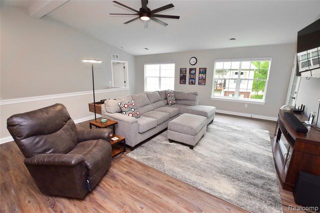 899 Watercress Lane, Fenton, MI 48430