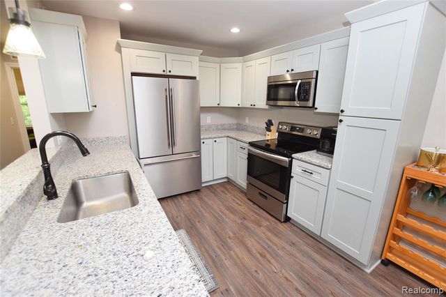 899 Watercress Lane, Fenton, MI 48430