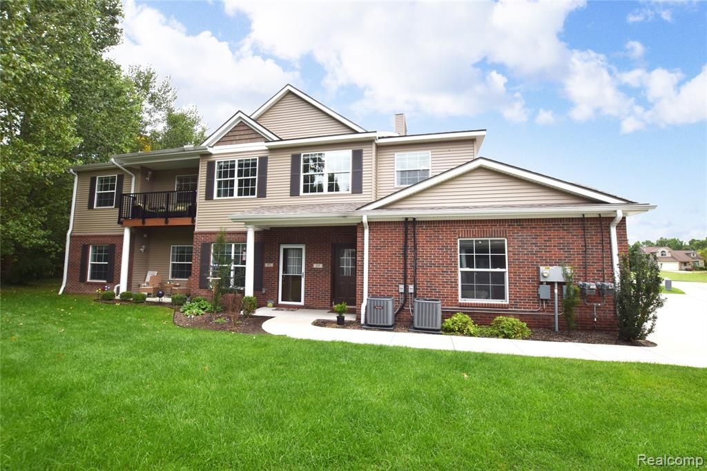 899 Watercress Lane, Fenton, MI 48430