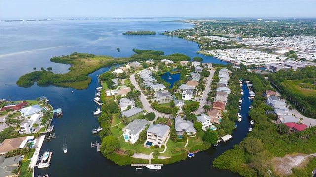 7107 HAWKS HARBOR CIRCLE, Bradenton, FL 34207