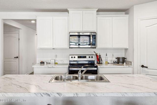 5606 HOLLOW BIRCH Drive, Jacksonville, FL 32219