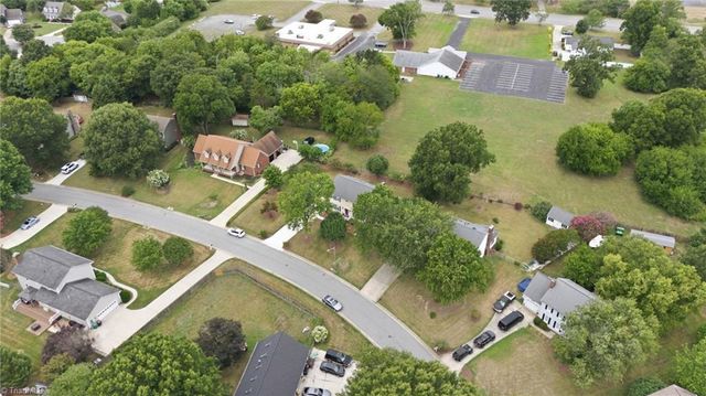 3815 Oak Forest Drive, High Point, NC 27265