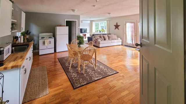 96 Lafayette Road, Hampton Falls, NH 03844