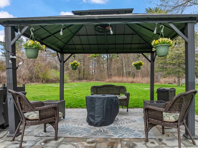 96 Lafayette Road, Hampton Falls, NH 03844