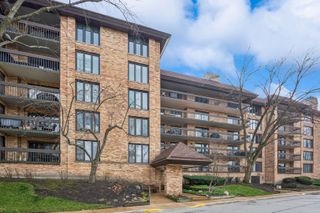 1671 Mission Hills Road S404, Northbrook, IL 60062