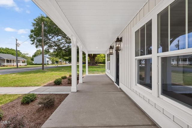 711 S Ellis Avenue, Dunn, NC 28334