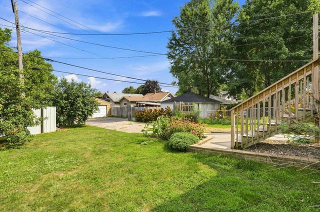1006 Earl Street, Saint Paul, MN 55106