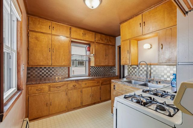 1006 Earl Street, Saint Paul, MN 55106