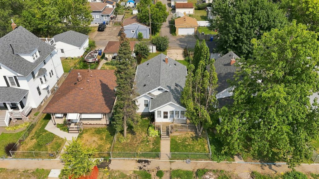 1006 Earl Street, Saint Paul, MN 55106 — exterior